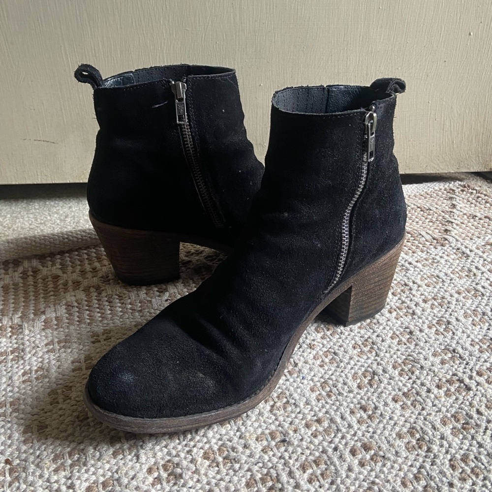 Gently-Used Frye Womens Alton Chelsea Black Oiled Suede Heeled Booties Size 10